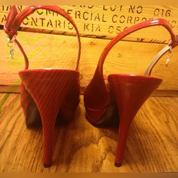 Women’s guess wglyrical3 heels size 7M red ankle strap - Picture 5 of 6